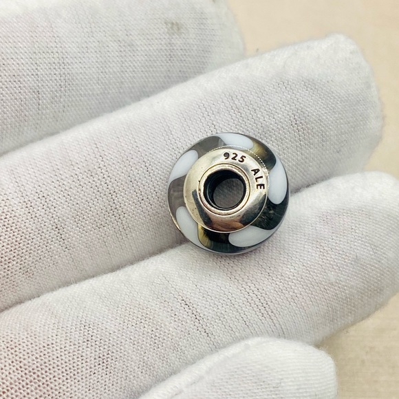 EUC Pandora 790676 Sterling Silver Black & White Swirl Murano Glass Bead - Picture 5 of 7